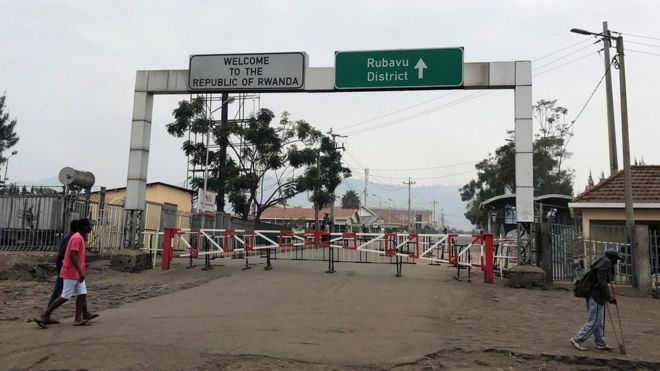 Rwanda shuts border
