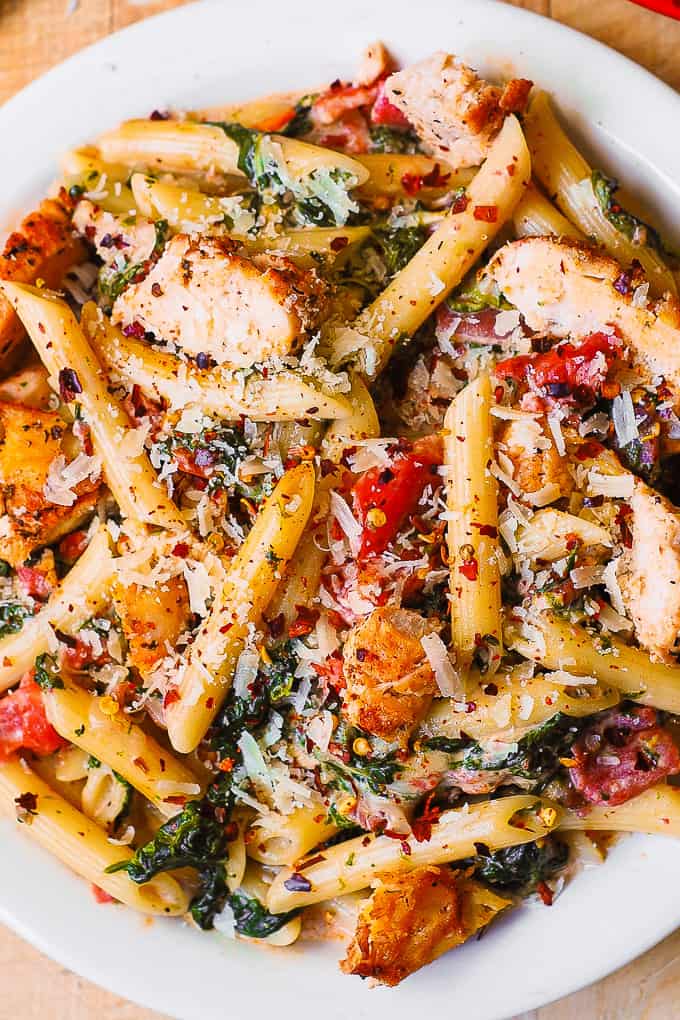 chicken-bacon-pasta-with-spinach-and-tomatoes