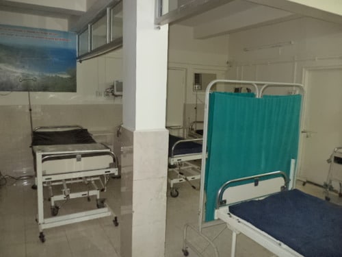 Expecting mothers at Mazabuka General Hospital sharing beds