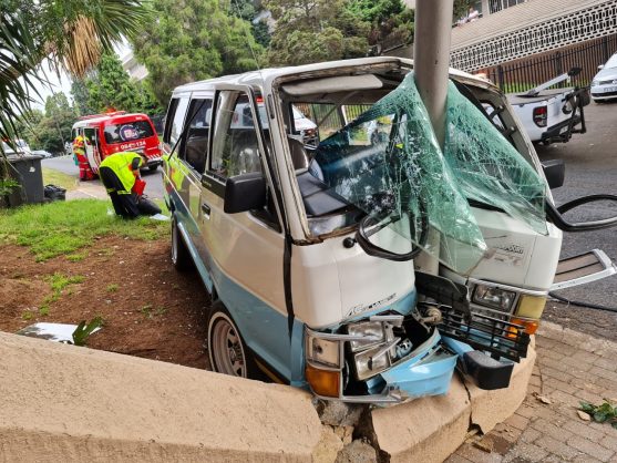 Sixteen injured after taxi crashes into pole in Johannesburg