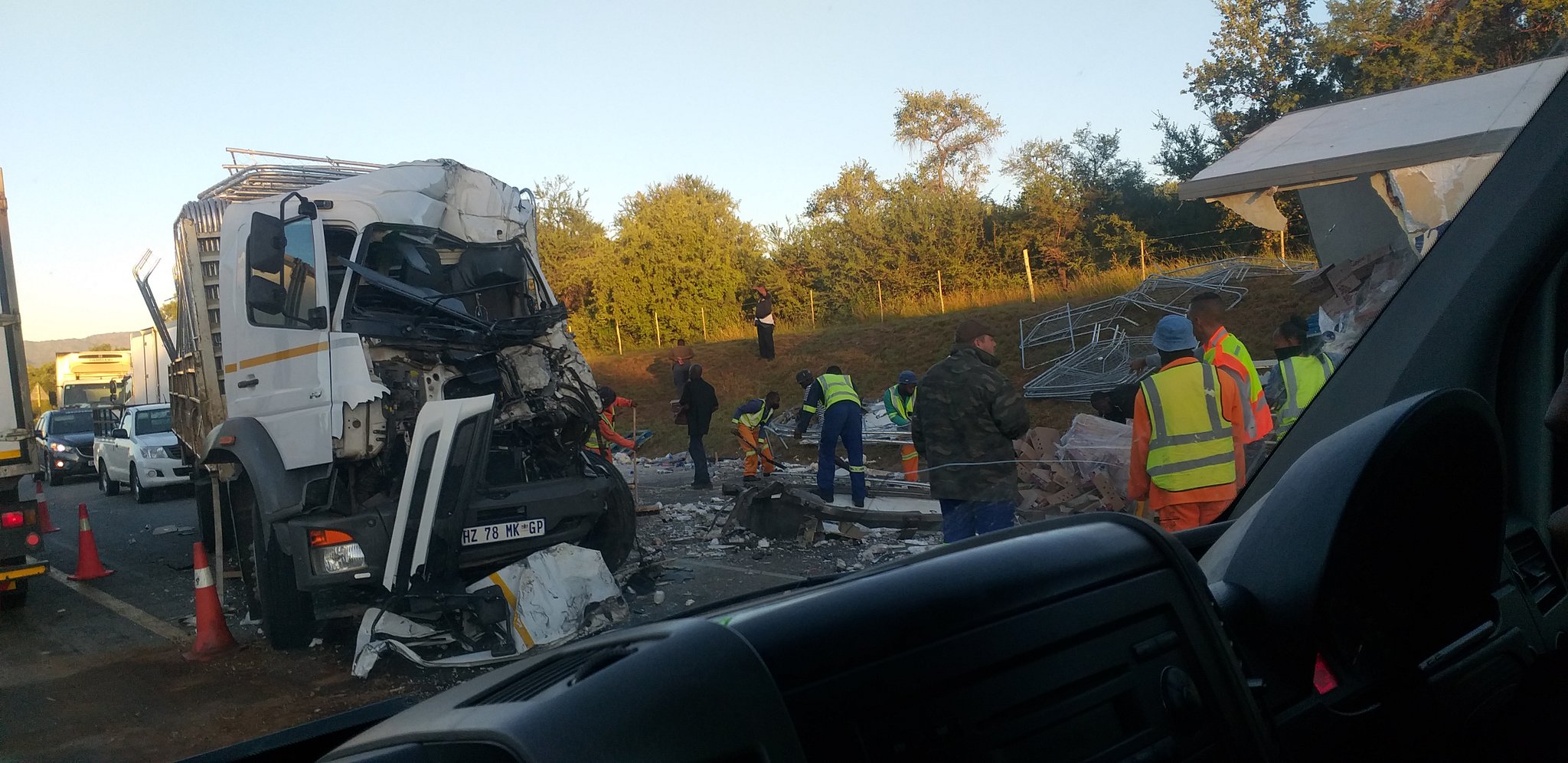 Truck accident and oil spill cause heavy Joburg traffic