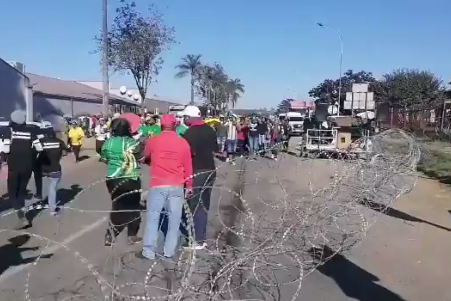 Police and protesters clash in Mkhondo