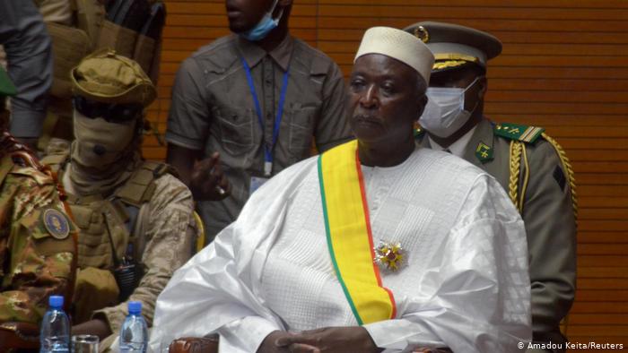 Mali coup leader sets President and Prime Minister free