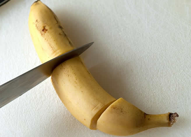 cutting banana