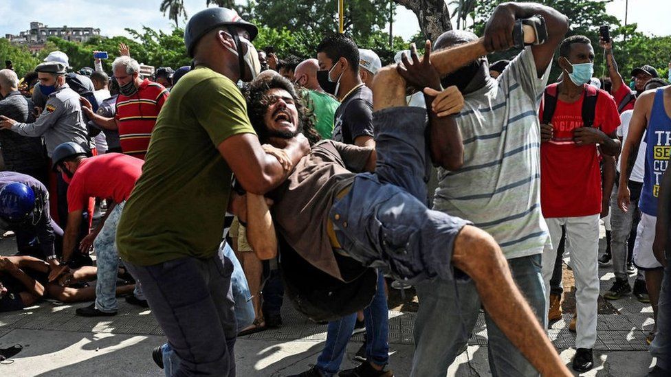 Dozens arrested after protest against Cuban govt1