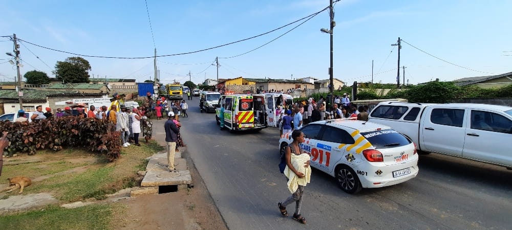 Mini-bus taxi crash injures twenty-three school children