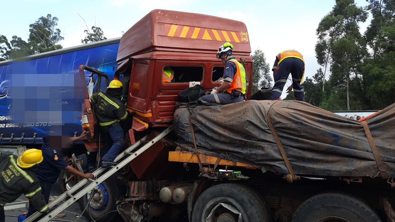 Two injured in truck collision in KZN