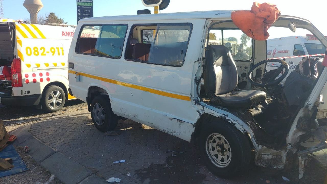 Eight injured in car vs taxi collision