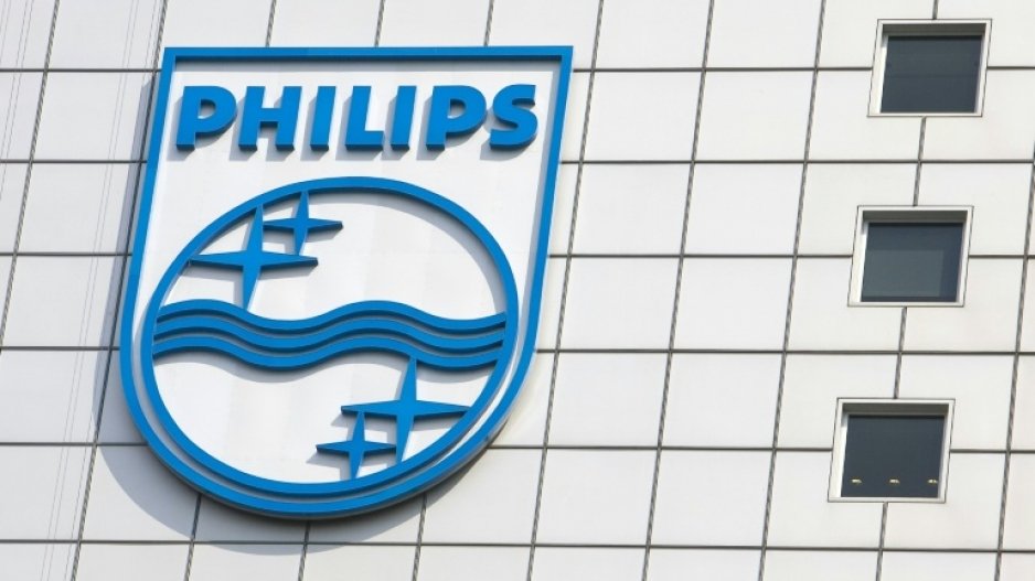 Philips chief to step down