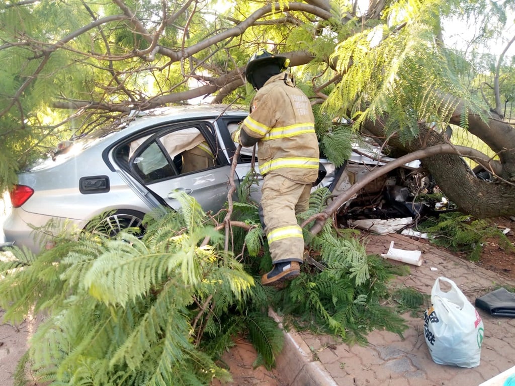 BMW Driver flees Accident Scene