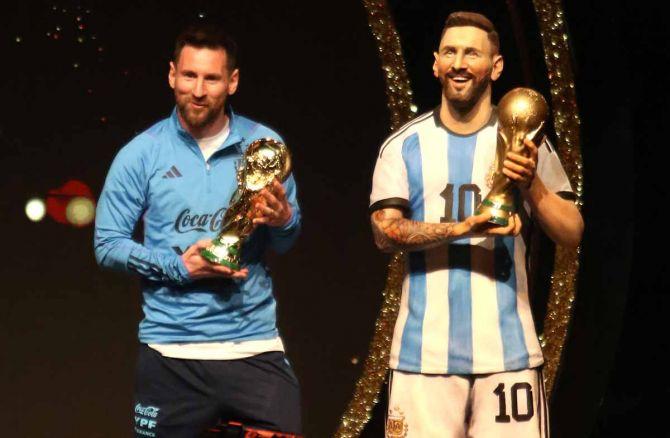 Lionel Messi statue