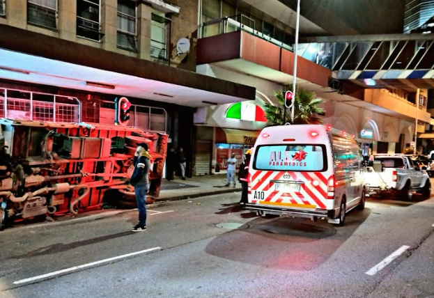 2 dead after truck and car collide in Durban CBD